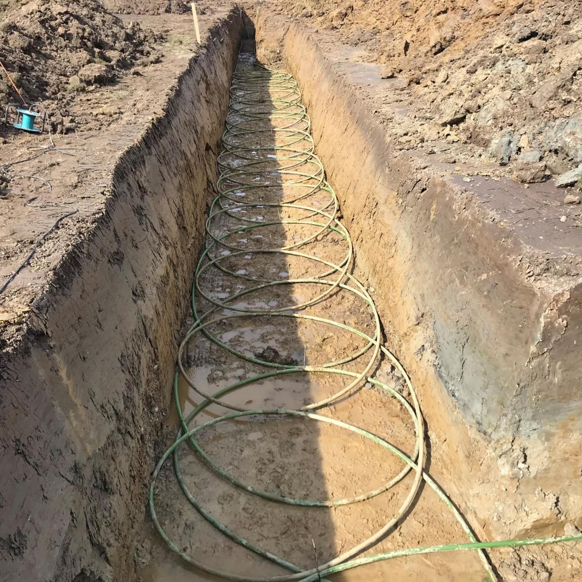 Erdwärmeheizung samt Ringgrabenkollektor Erdwärmeheizung samt Ringgrabenkollektor