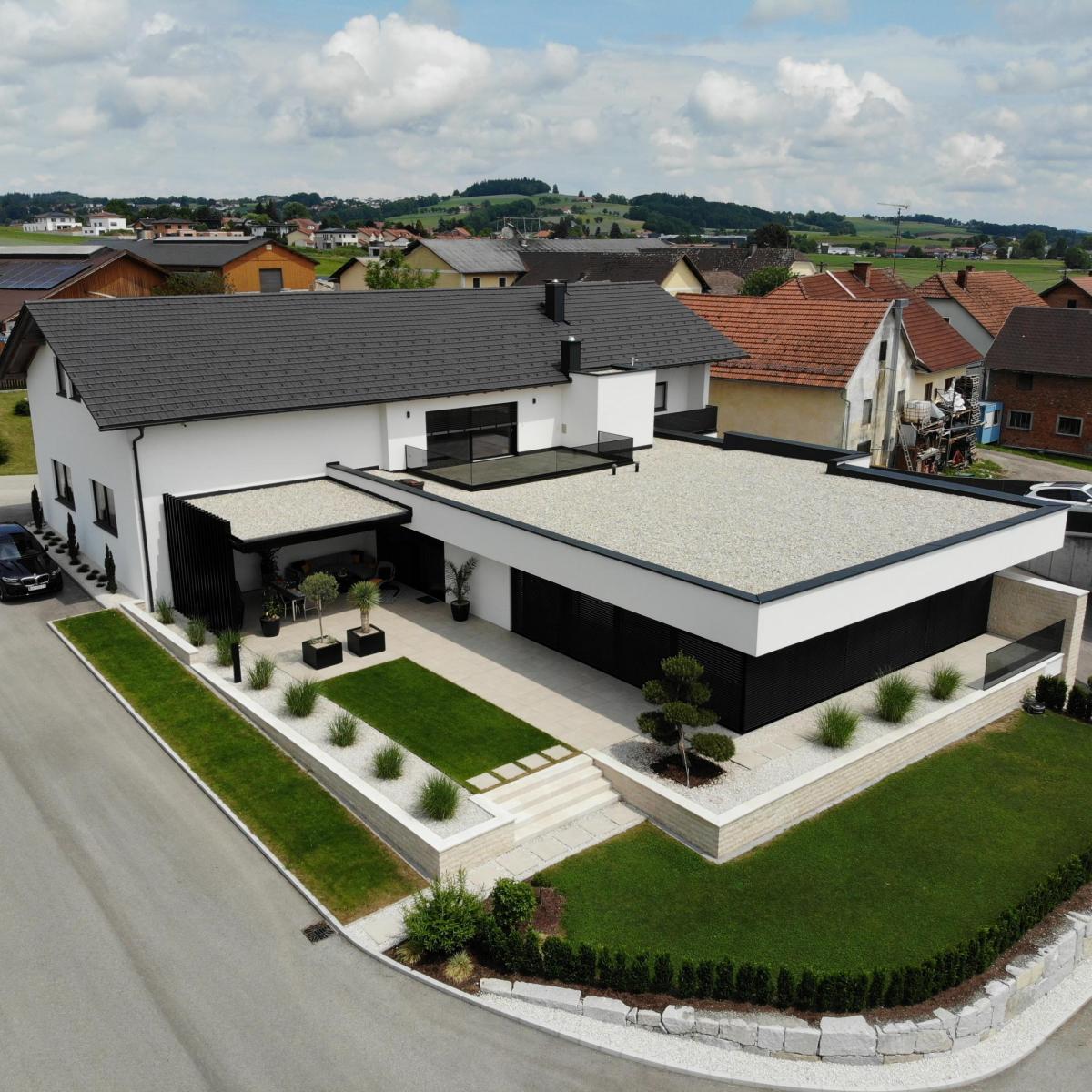 Flachdach mit EPDM Abdichtung samt schöner Anschlussdetails Flachdach mit EPDM Abdichtung samt schöner Anschlussdetails