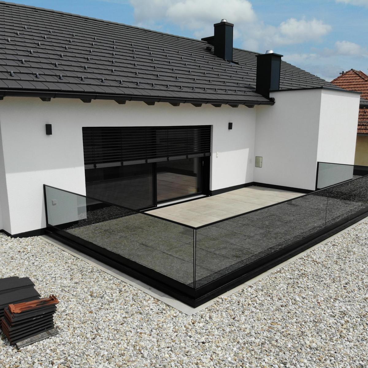 Flachdach mit EPDM Abdichtung samt schöner Anschlussdetails Flachdach mit EPDM Abdichtung samt schöner Anschlussdetails