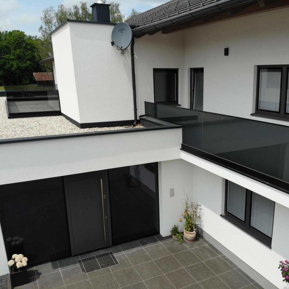 Flachdach mit EPDM Abdichtung samt schöner Anschlussdetails Flachdach mit EPDM Abdichtung samt schöner Anschlussdetails