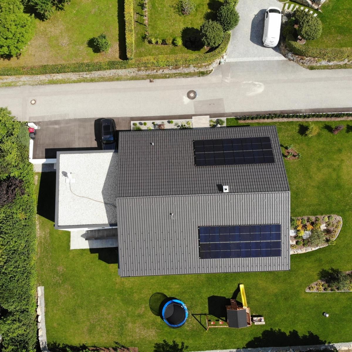 Neubau im schönen Brunnenthal mit Flachdachabdichtungen mit EPDM-Planen samt Spenglerarbeiten Neubau im schönen Brunnenthal mit Flachdachabdichtungen mit EPDM-Planen samt Spenglerarbeiten