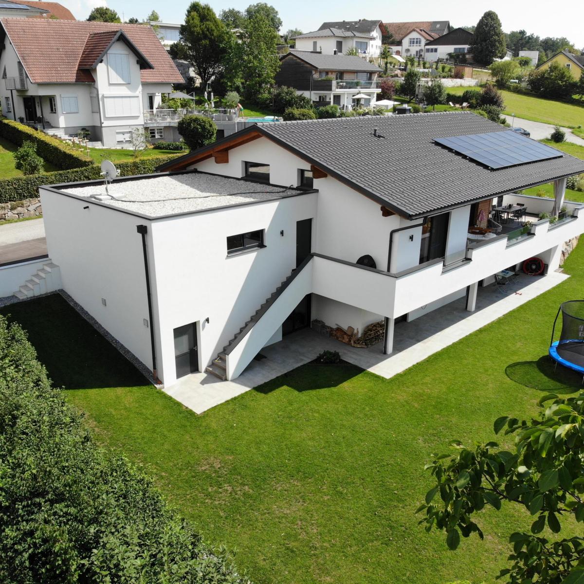 Neubau im schönen Brunnenthal mit Flachdachabdichtungen mit EPDM-Planen samt Spenglerarbeiten Neubau im schönen Brunnenthal mit Flachdachabdichtungen mit EPDM-Planen samt Spenglerarbeiten