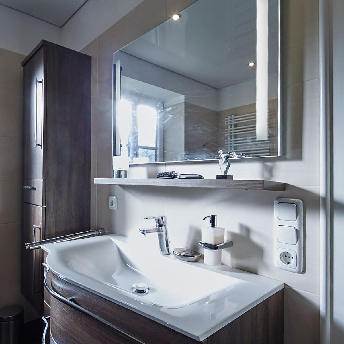 Badmodernisierung unter dem Motto: "Wanne Raus, Dusche Rein" Badmodernisierung unter dem Motto: "Wanne Raus, Dusche Rein"