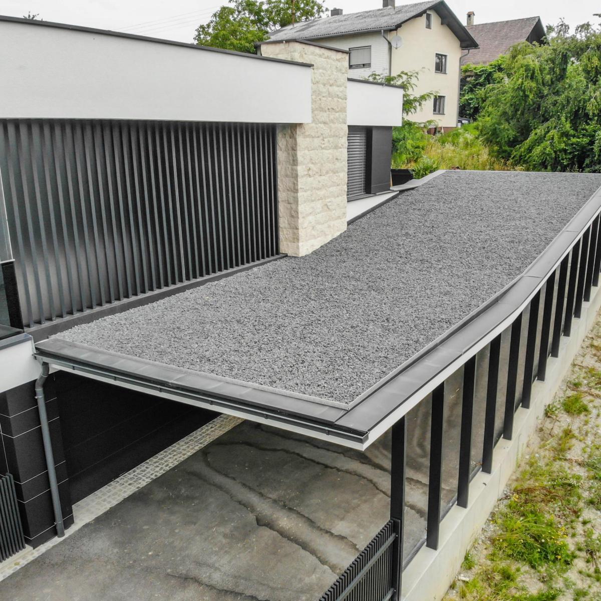 Fassade mit großflächigen Prefabond Aluminium-Verbundplatten Fassade mit großflächigen Prefabond Aluminium-Verbundplatten