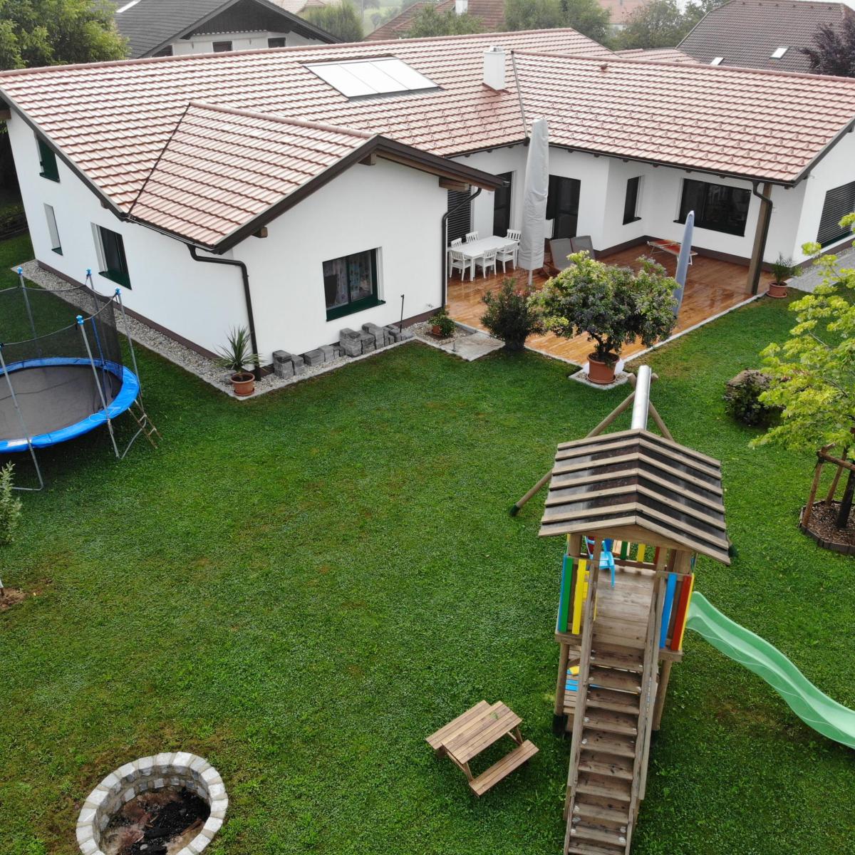 Bauspenglereiarbeiten für die Dachentwässerung und Verblechungen Bauspenglereiarbeiten für die Dachentwässerung und Verblechungen