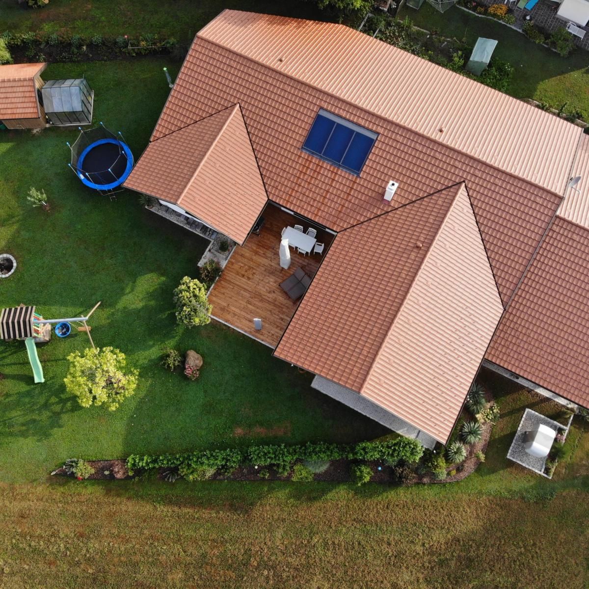 Bauspenglereiarbeiten für die Dachentwässerung und Verblechungen Bauspenglereiarbeiten für die Dachentwässerung und Verblechungen