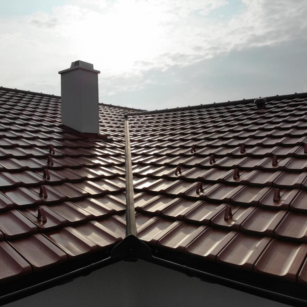 Bauspenglereiarbeiten für die Dachentwässerung und Verblechungen Bauspenglereiarbeiten für die Dachentwässerung und Verblechungen