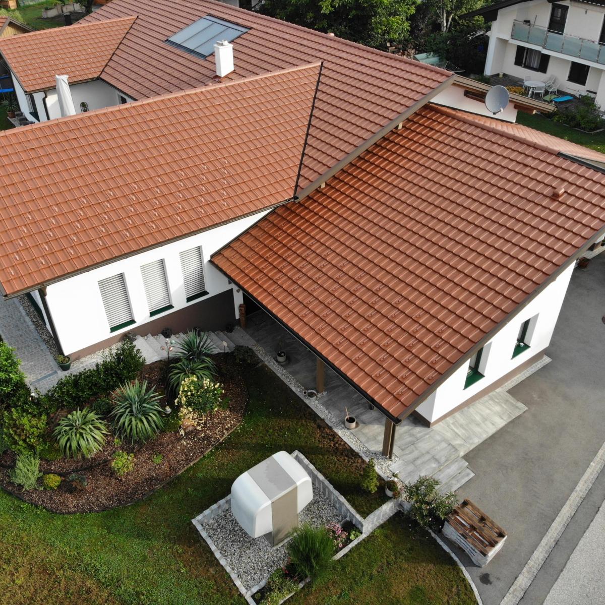 Bauspenglereiarbeiten für die Dachentwässerung und Verblechungen Bauspenglereiarbeiten für die Dachentwässerung und Verblechungen