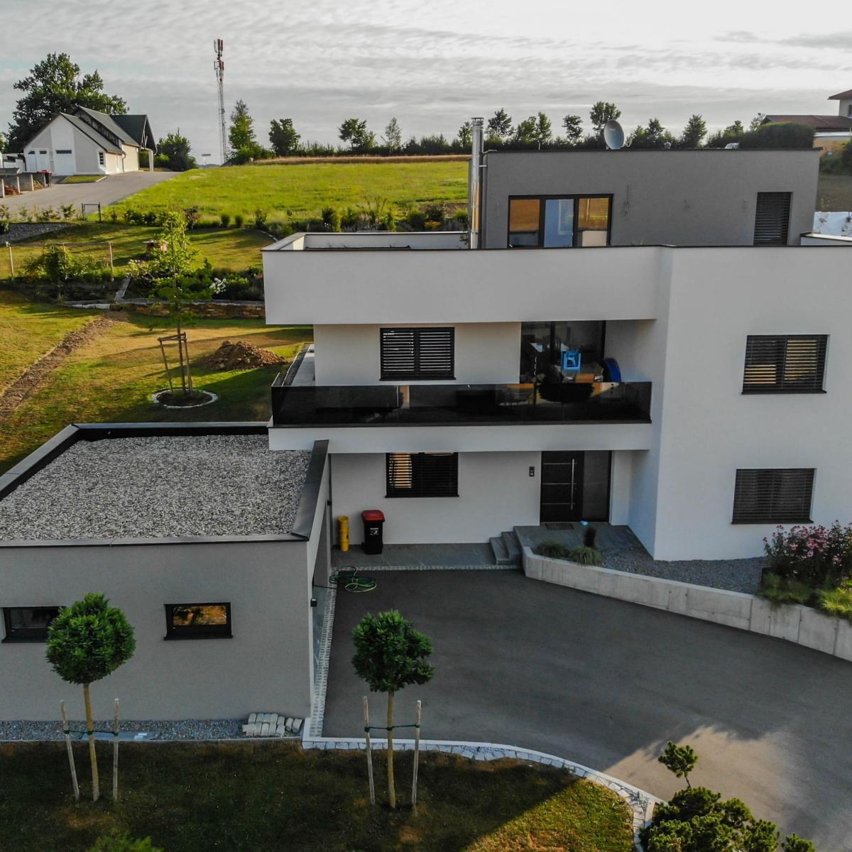 Flachdachabdichtung mit EPDM samt Dachterrasse und Balkon Flachdachabdichtung mit EPDM samt Dachterrasse und Balkon