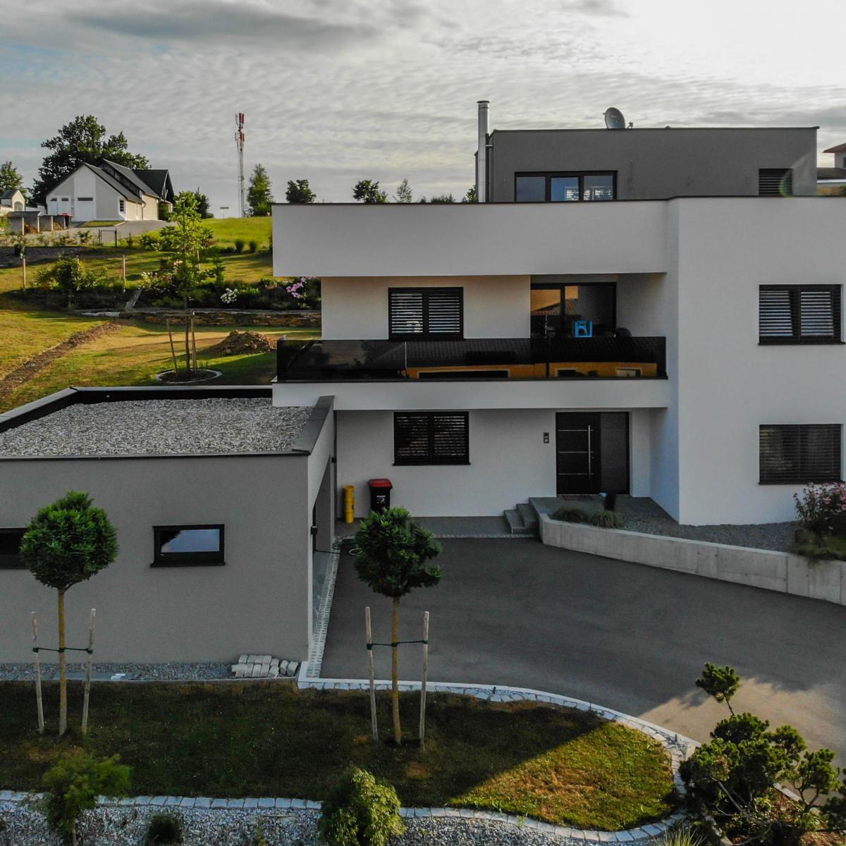 Flachdachabdichtung mit EPDM samt Dachterrasse und Balkon Flachdachabdichtung mit EPDM samt Dachterrasse und Balkon