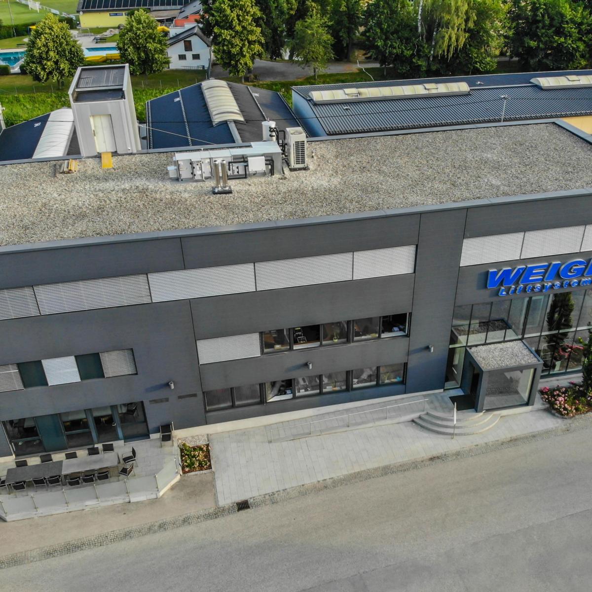 Errichtung der Metallfassade mit Domico Planum Errichtung der Metallfassade mit Domico Planum